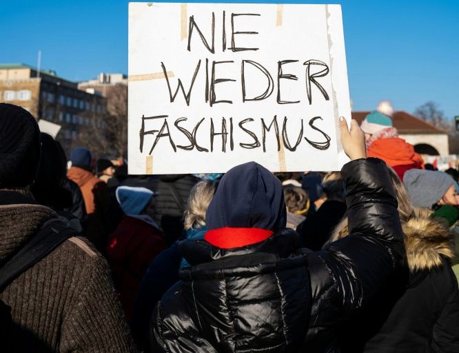 Gesprek | Antifa –  Portrait of a radical left-wing movement in Germany