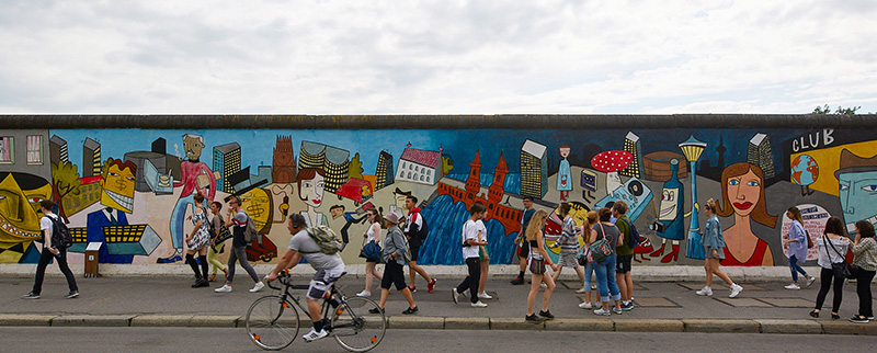'Doin it cool for the East Side', Jim Avignon. © Stiftung Berliner Mauer, foto: Jascha Fibich