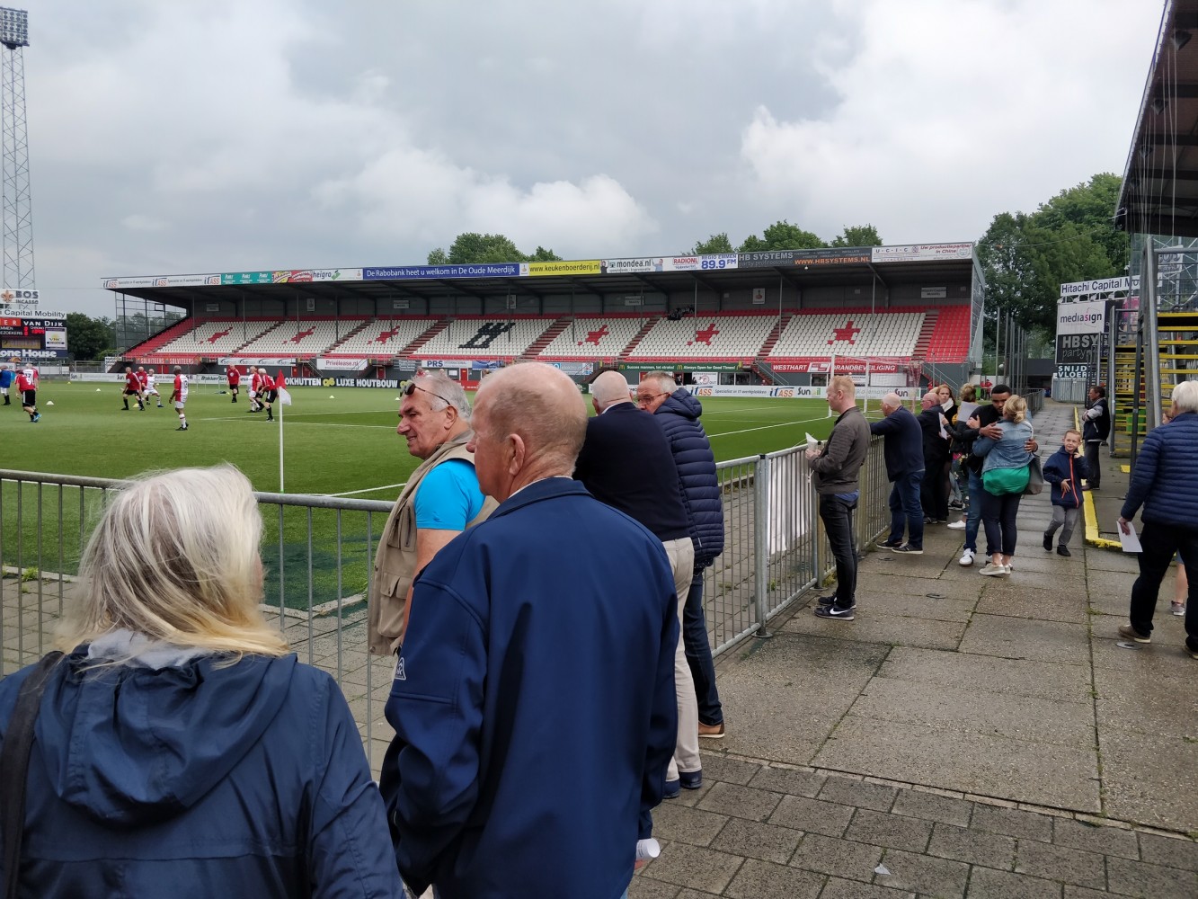 Voetbalklassieker moet regio's verbinden