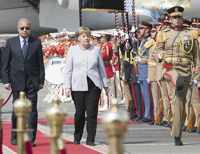 Merkel in Cairo met de Egyptische minister-president Ismail, maart 2017. Afb.: dpa/picture-alliance