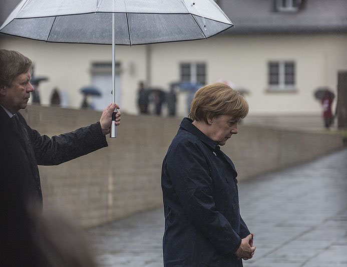 Merkel bezoekt Auschwitz - voor het eerst