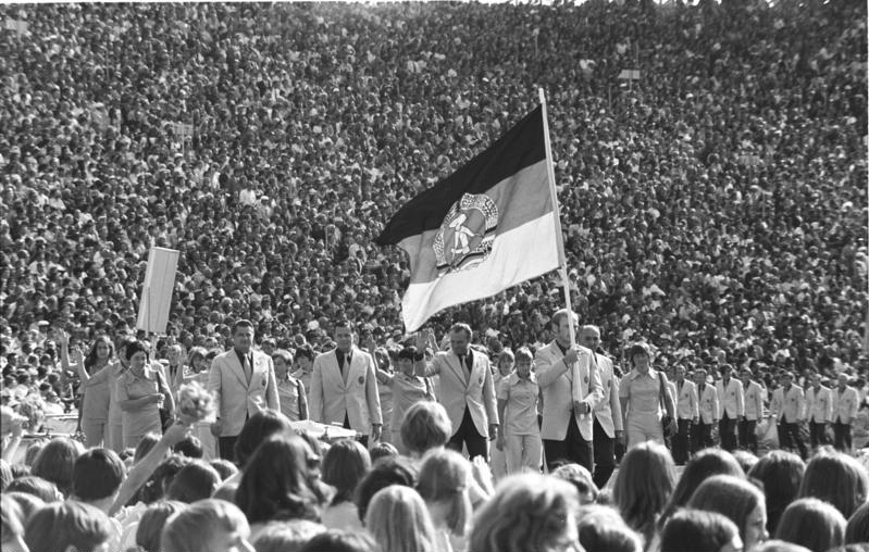 Het Olympisch team van de DDR bij de openingsceremonie. Foto: Bundesarchiv Bild 183-L0827-207/Wikimedia/CC