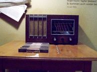 De oude radio in het jeugdontmoetingscentrum. Afb.: DIA