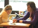 Juf Babs en een van haar leerlingen. Afbeelding: DIA