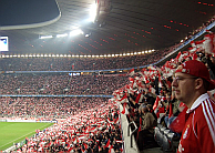 Bayernfans zagen dinsdag in München hun club met 1-1 gelijk spelen tegen Olympique Lyonnais. Afb: Probek, www.flickr.com