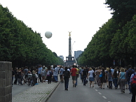 Duitse fans op weg naar Obama. Afbeelding: Hidde van der Wall voor het Duitslandweb