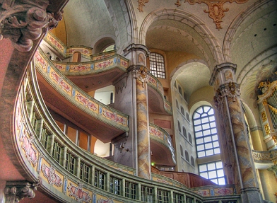 Het interieur van de Frauenkirche. Afbeelding: chop1n, www.flickr.com