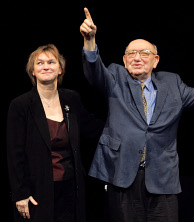 Elke Heidenreich naast Marcel Reich-Ranicki in minder roerige tijden, op een literatuurfestival in 2005. Afbeelding: Picture Alliance / DPA