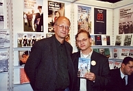 Dik Linthout en zijn vertaler Gerd Busse op de Buchmesse in Frankfurt in 2002