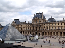 Louvre-rel overschaduwt Frans-Duits jubileum