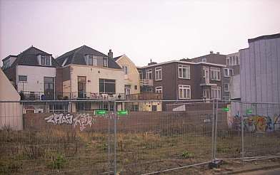 Het Ledig erf. Een stuk braakliggend terrein in Utrecht dat Peter Bijl doet denken aan Berlijn. Foto: DIA.