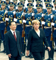 Bondskanselier Angela Merkel naast de Chinese minister-president Wen Jiabao tijdens haar laatste bezoek aan China afgelopen jaar. Afbeelding: Steffen Kugler, www.bundesregierung.de