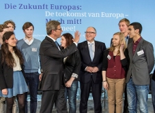 De ministers met het scholierenpanel. Afb.: Duitse ambassade